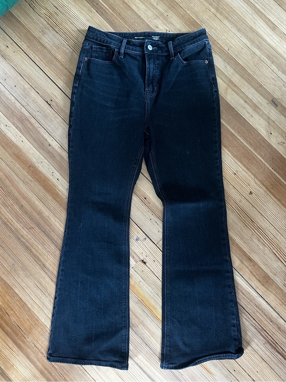 Old Navy, women’s black extra high waisted flare jeans, size 6